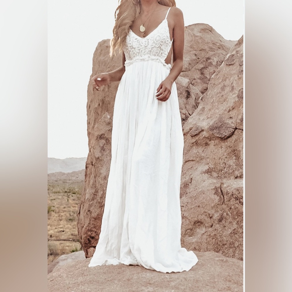 L'ATISTE White Backless Maxi Dress